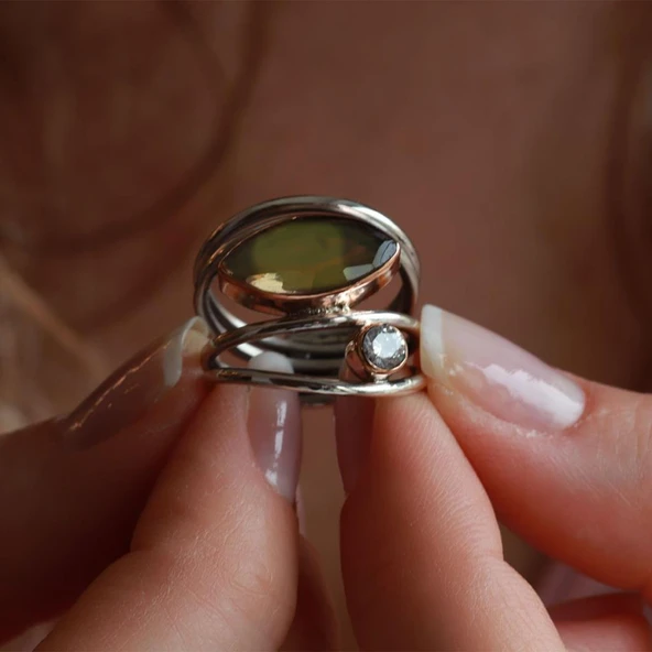 Yaprak Tasarım Zultanit Taşlı El İşi Gümüş Yüzük ürün görseli 1