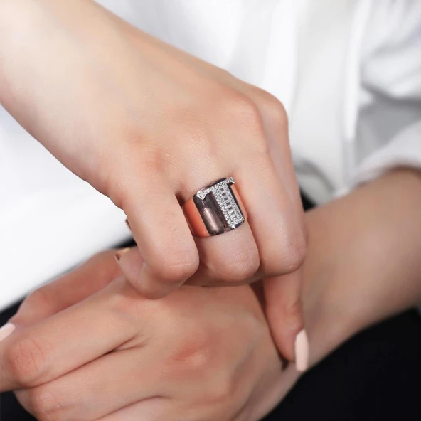 T Harfi Baget Taşlı Gümüş Yüzük ürün görseli 1