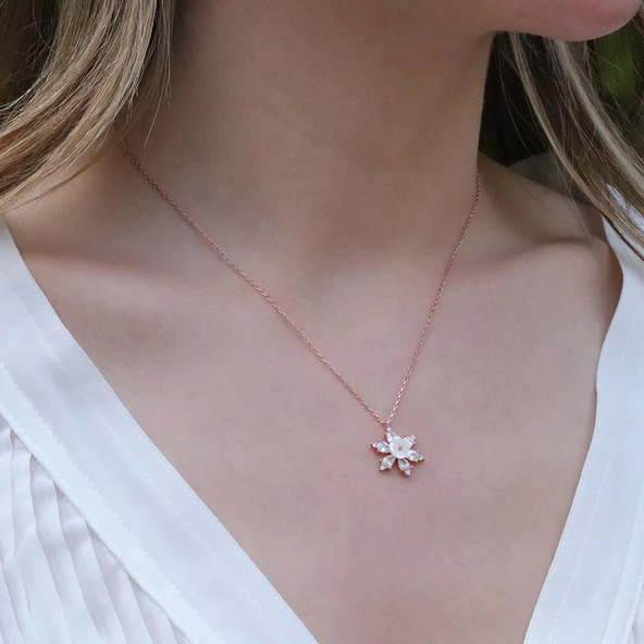Zirkon Taşlı Çiçek Motifli Rose Gold Kaplama Gümüş Kolye ürün görseli 1