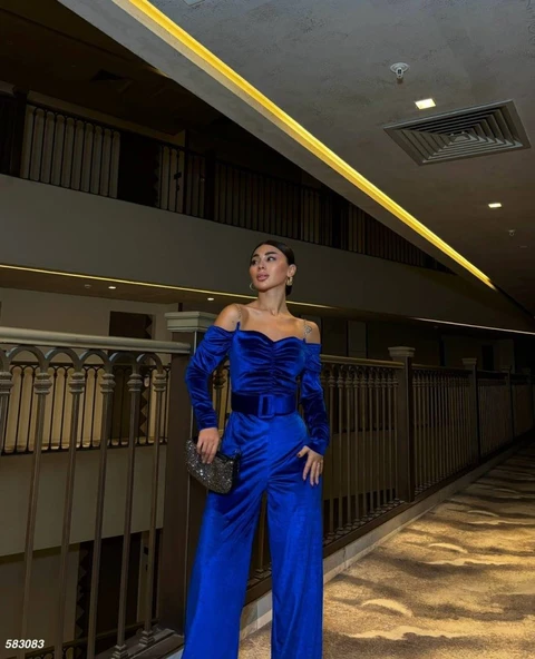 Kadın Modanna Yaka Zincir Askı Detay Kemer Dahil Kadife Kumaş Tulum - Resim 3