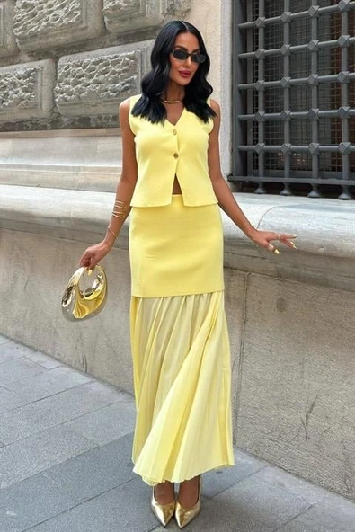 Yelekli Ve Pilise Etekli Triko Takım 10001 ürün görseli