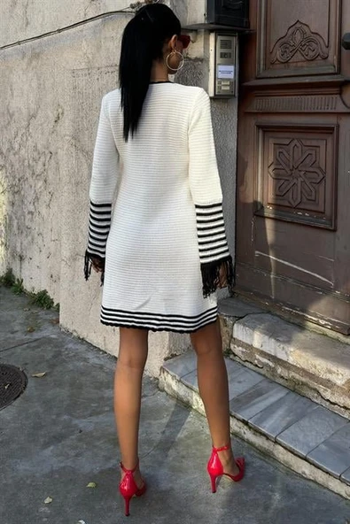 Triko Kolları Püsküllü Düğmeli Elbise 2849 - Resim 4