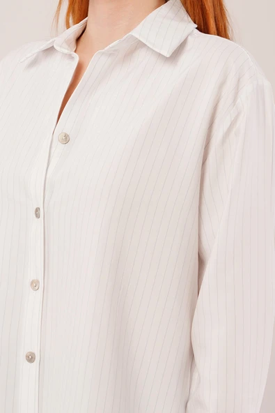 İnce Çizgi Detaylı Beyaz Gömlek - Resim 3