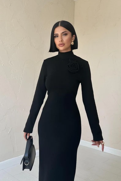 Siyah Omzu Güllü Düz Elbise - Resim 2