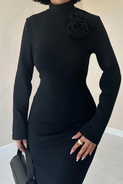 Siyah Omzu Güllü Düz Elbise - Resim 3