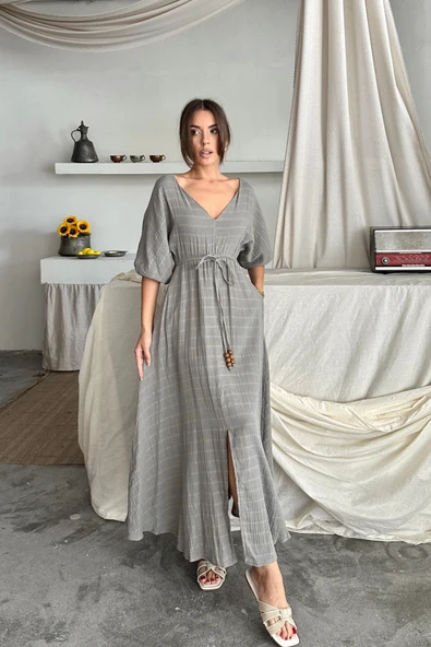 V YAKA BEL BONCUK BAĞLAMALI MÜSLİN ELBİSE YIRTMAÇ DETAYLI - Gri - Resim 4