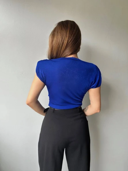 Kadın V Yaka Vatka Detay Kolsuz Dökümlü Bluz - Resim 4