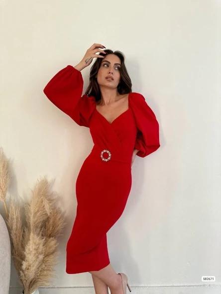 Kadın Kalp Yaka Sırt Dekolteli Kemer Toka Detay Midi Boy Elbise ürün görseli