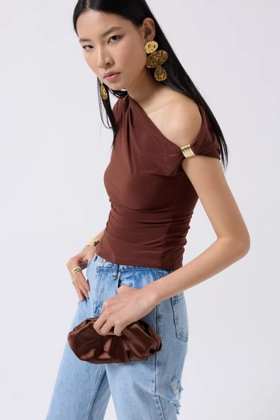 Aksesuar Detay Cutout Bluz - Resim 3