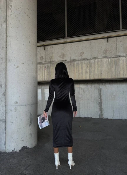 Kadın Uzun Kollu Yarım Balıkçı Yaka Büzgü Detay Kadife Kumaş Elbise - Resim 4