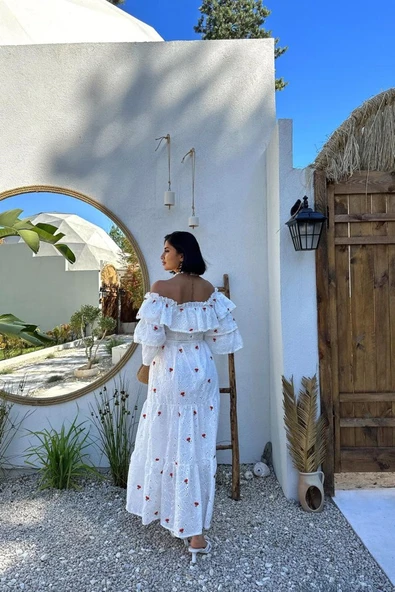 Kırmızı Omuzları Lastikli Brode Elbise - Resim 3