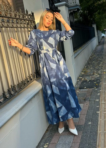 Kadın Uzun Kollu Bisiklet Yaka Geometrik Desen Baskılı Kuşak Dahil Maxi Boy Elbise ürün görseli