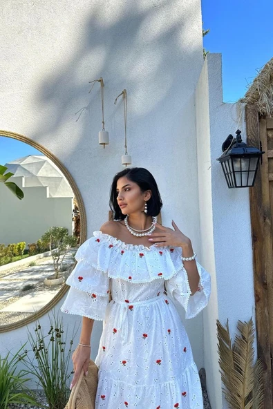 Kırmızı Omuzları Lastikli Brode Elbise - Resim 2