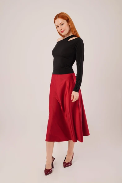 Omuz Dekolte Detaylı Siyah Bluz - Resim 2