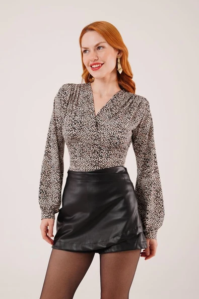 Mini Leopar Desen V Yaka Bluz ürün görseli