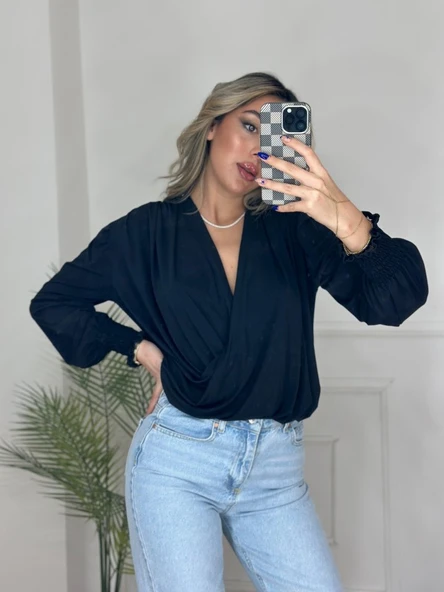 Kadın Uzun Kollu Dökümlü Kruvaze Yaka Kol Ucu Gipeli Sandy Bluz ürün görseli