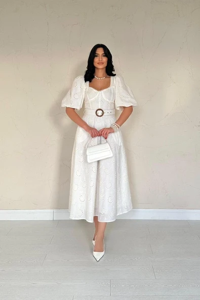 Ekru Göğüs Kup Detaylı Kemerli Brode Elbise ürün görseli