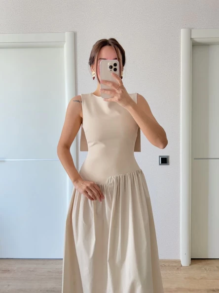 Arkası Kanatlı Uzun Elbise- Bej ürün görseli