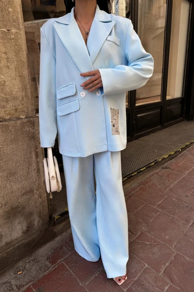 TASARIM ETİKET DETAYLI CEKET - PANTOLON TAKIM - Bebe Mavi - Resim 3