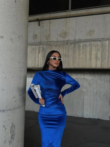 Kadın Uzun Kollu Yarım Balıkçı Yaka Büzgü Detay Kadife Kumaş Elbise - Resim 2