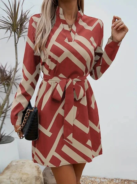 Kadın Uzun Kollu V Yakalı Desenli Belinde Kuşaklı Dalgıç Elbise ürün görseli