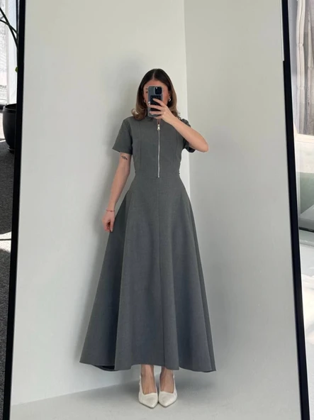 Kısa Kollu Önden Fermuarlı Çan Etekli Uzun Elbise - Antrasit - Resim 3