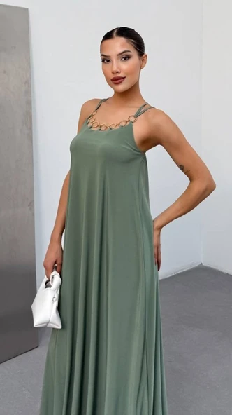 Kadın Omuz Askılı Kuş Gözü Zincir Detay Sandy Kumaş Maxi Boy Elbise - Resim 6