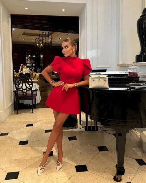 Kadın Atlas Kumaş Iç Astarlı Gizli Fermuarlı Inci Düğme Detaylı Mini Elbise - Resim 5