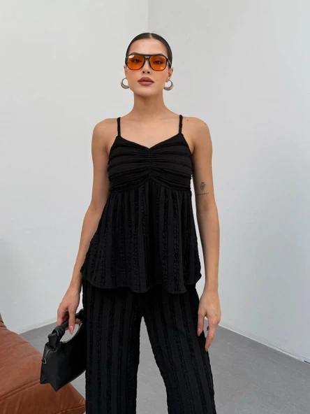 Kadın Siyah Dokulu Askılı Üst Ve Bol Paça Pantolon 2’li Takım - Resim 2