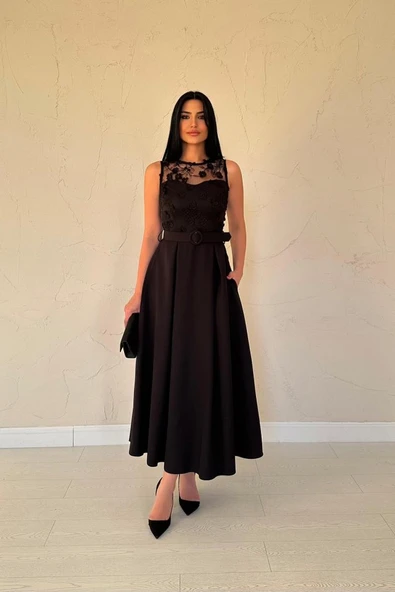 Siyah Önü Dantel Detaylı Kemerli Elbise - Resim 2