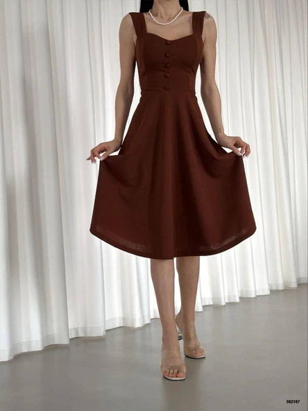 Kadın Krep Kumaş Askılı Kalp Yaka Düğme Detay Midi Boy Elbise ürün görseli