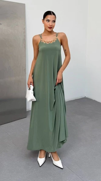 Kadın Omuz Askılı Kuş Gözü Zincir Detay Sandy Kumaş Maxi Boy Elbise - Resim 5