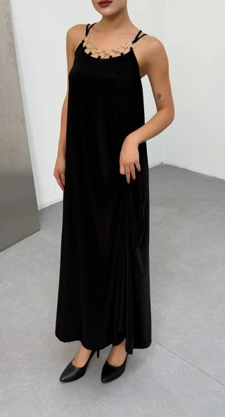 Kadın Omuz Askılı Kuş Gözü Zincir Detay Sandy Kumaş Maxi Boy Elbise - Resim 5