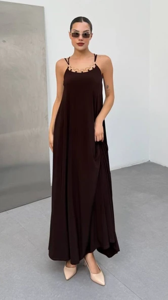 Kadın Omuz Askılı Kuş Gözü Zincir Detay Sandy Kumaş Maxi Boy Elbise - Resim 5