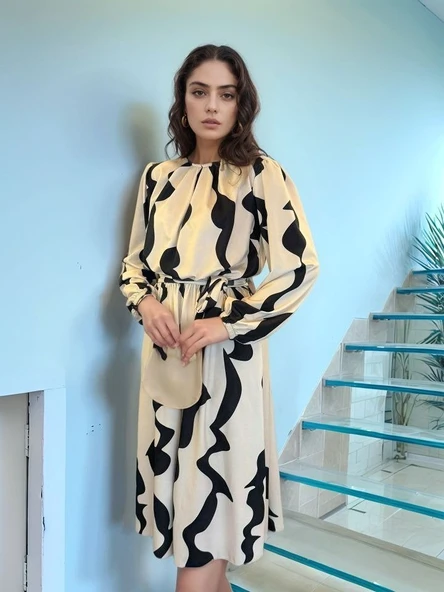 Kadın Uzun Kollu Bisiklet Yaka Geometrik Desenli Midi Dalgıç Elbise ürün görseli