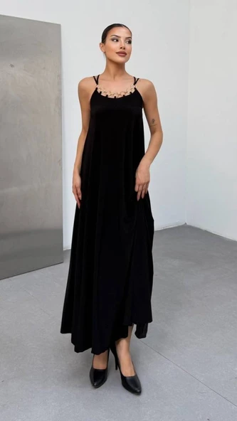 Kadın Omuz Askılı Kuş Gözü Zincir Detay Sandy Kumaş Maxi Boy Elbise - Resim 4