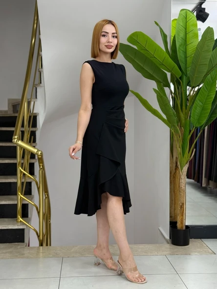 Kadın Sıfır Kollu Belden Büzgülü Eteği Volanlı Asimetrik Kesim Midi Janjan Krep Elbise ürün görseli