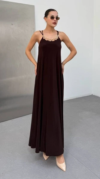 Kadın Omuz Askılı Kuş Gözü Zincir Detay Sandy Kumaş Maxi Boy Elbise - Resim 3