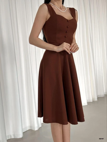 Kadın Krep Kumaş Askılı Kalp Yaka Düğme Detay Midi Boy Elbise - Resim 2