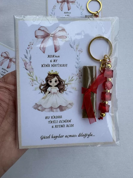100 Adet Kişiye Özel 6 Ay Kına Hatırası Kırmızı Anahtarlık ve Paketlenmiş Kına Dağıtmalık Hediyelik - Resim 5