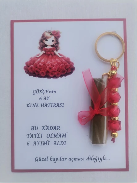 100 Adet Kişiye Özel 6 Ay Kına Hatırası Kırmızı Anahtarlık ve Paketlenmiş Kına Dağıtmalık Hediyelik ürün görseli