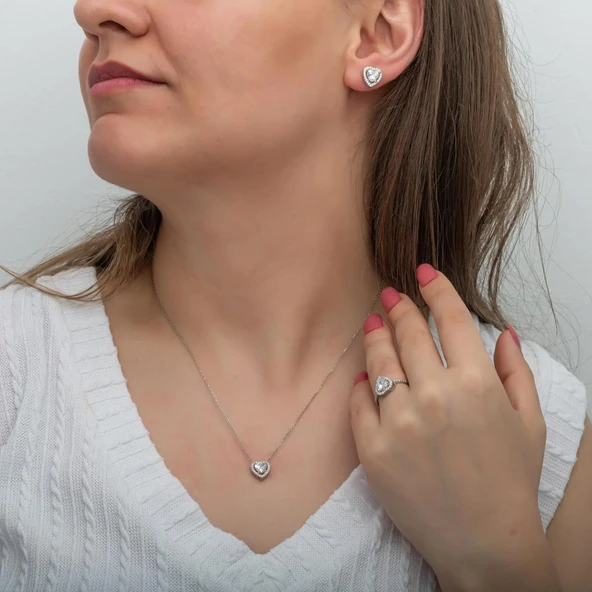 Kalpli Beyaz Taşlı Gümüş Bayan Takı Seti