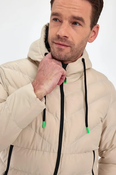 Erkek Krem Standart Fit Normal Kesim İçi Kürklü Sabit Kapüşon Dik Yaka Mont ürün görseli 1