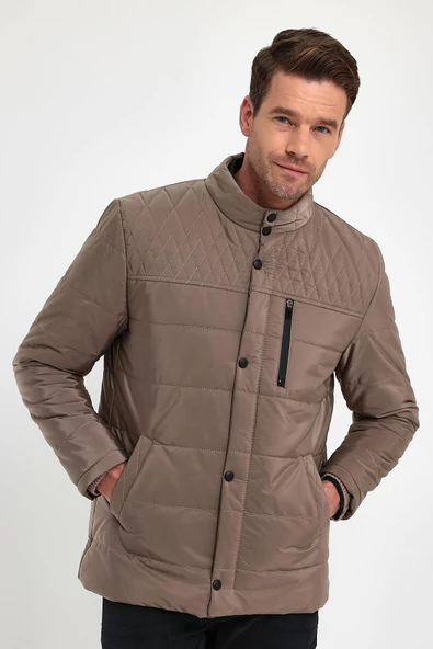 Erkek Krem Standart Fit Normal Kesim İçi Kürklü Dik Yaka Çıtçıt Detaylı Fermuarlı Kışlık Mont - Resim 4