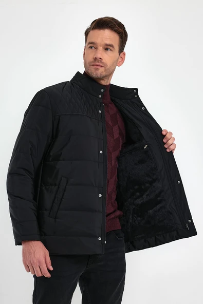 Erkek Siyah Standart Fit Normal Kesim İçi Kürklü Dik Yaka Çıtçıt Detaylı Fermuarlı Kışlık Mont - Resim 2