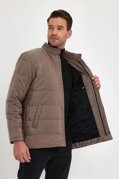 Erkek Krem Standart Fit Normal Kesim İçi Kürklü Dik Yaka Çıtçıt Detaylı Fermuarlı Kışlık Mont - Resim 2