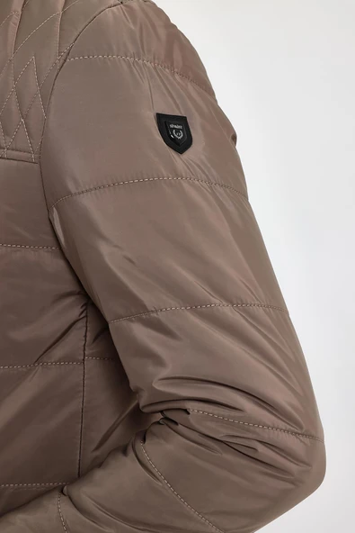 Erkek Krem Standart Fit Normal Kesim İçi Kürklü Dik Yaka Çıtçıt Detaylı Fermuarlı Kışlık Mont - Resim 5