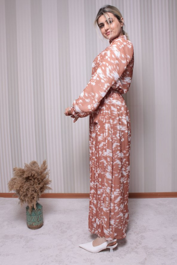 Şifon Kahve Desenli Pileli Uzun Kadın Tesettür Elbise - 2