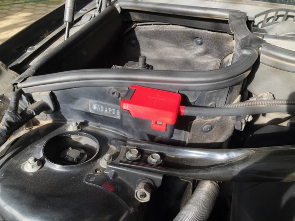 BMW E46 - E83+ Pozitif Terminal Taban Kapağı siyah ürün görseli