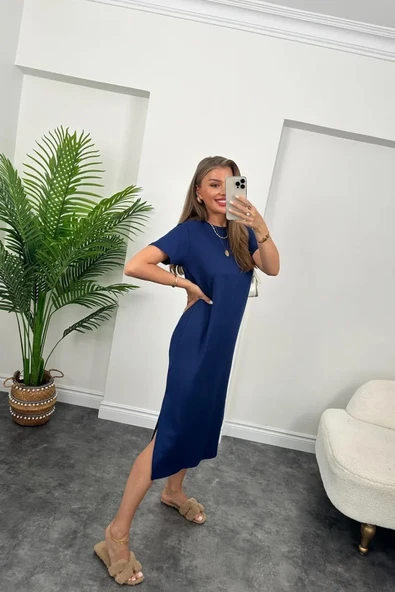 Kadın Kısa Kollu Yırtmaç Detaylı Salaş Viskon Elbise ürün görseli